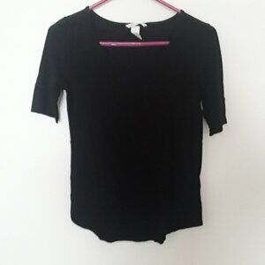 Basic H & M junior XS black stretchy top w/quarter sleeves
